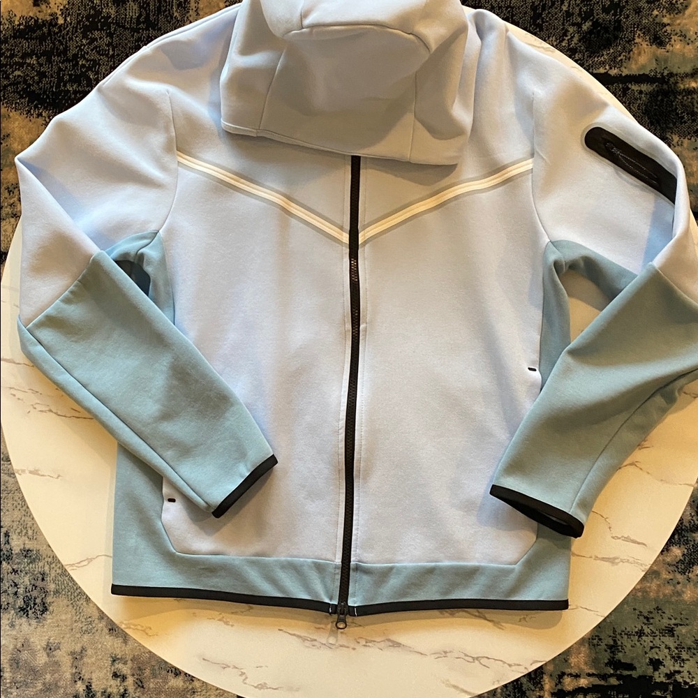 Nike Tech Jacket - M - Picture 6 of 11